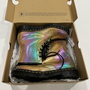 NWT Dr Martens 1460 Rainbow Ray Sand Holographic Boots